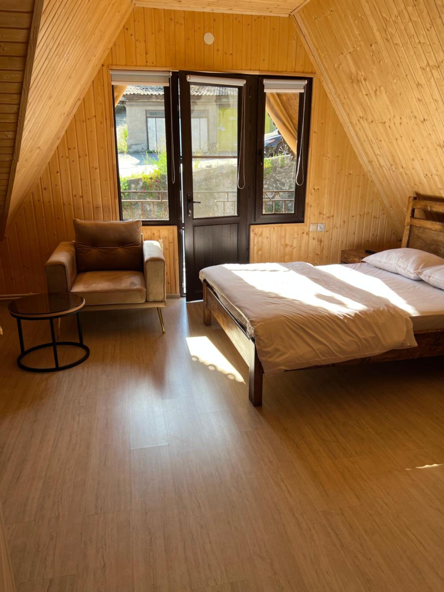 Dom Adonis Hotel Dilisan Kültér fotó