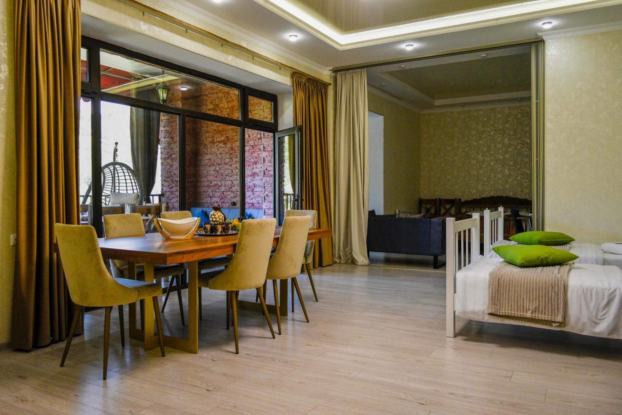 Dom Adonis Hotel Dilisan Kültér fotó