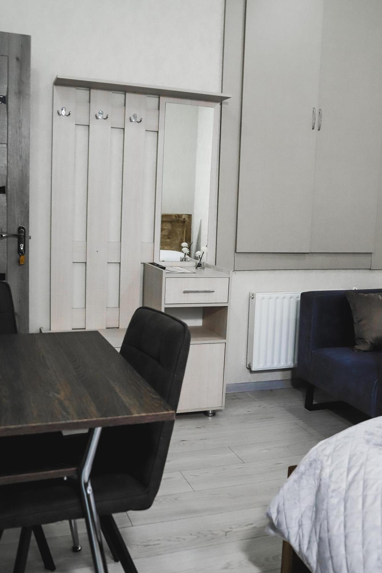 Dom Adonis Hotel Dilisan Kültér fotó