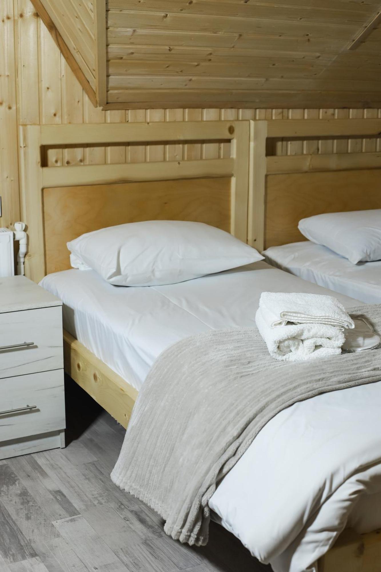 Dom Adonis Hotel Dilisan Kültér fotó