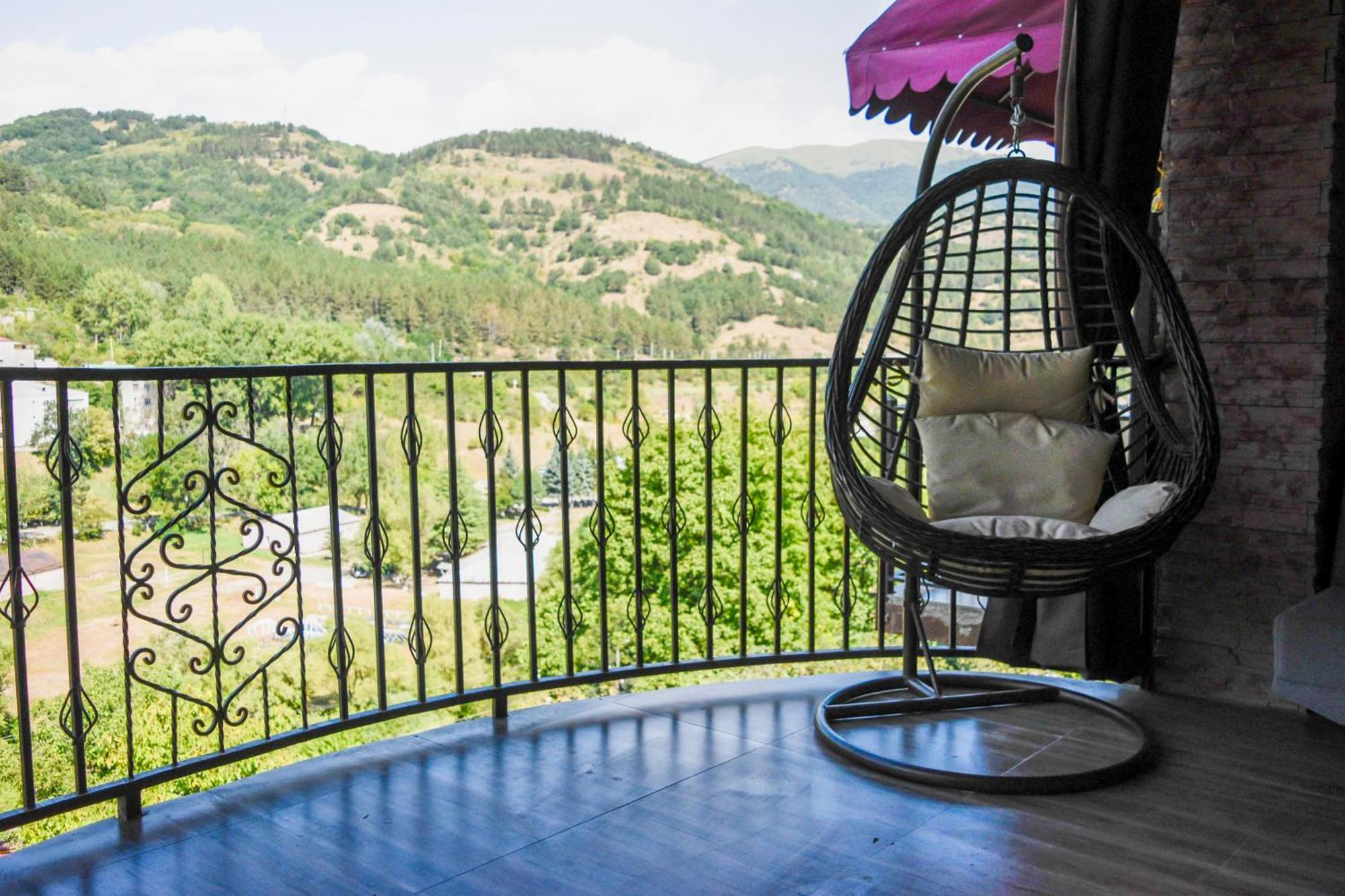 Dom Adonis Hotel Dilisan Kültér fotó